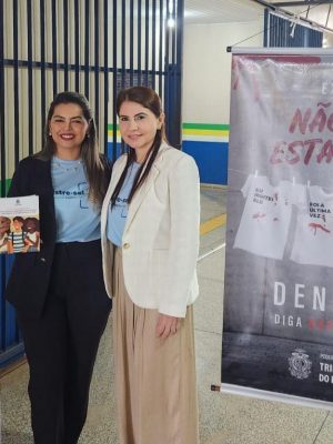 “Foi a última vez”; “A culpa é sua”; “Isso é coisa da sua cabeça”; “Você só é o que é hoje por minha causa”; “Não conta pra ninguém ou te mato”. Os enunciados, que estão entre os sinais mais comuns da prática da violência contra a mulher, ilustram camisetas colocadas na exposição “Não vista esta camisa. Denuncie!”, do Tribunal de Justiça do Amazonas (TJAM) e promovida no Centro Educacional de “Tempo Integral (Ceti) Tarcila Prado de Negreiros Mendes”, em Humaitá, no Sul do Amazonas, durante a realização da Semana Nacional do Registro Civil, o “Registre-se!”, nos dias 15 e 16 deste mês, no município.