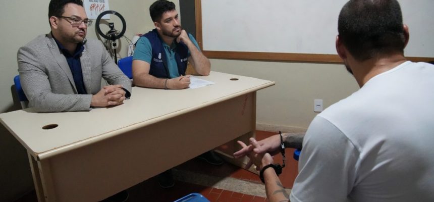 João*, 43 anos, natural do Espírito Santo, no sudeste do país, está preso desde 2004 e atualmente cumpre pena no sistema fechado da Unidade Prisional de Humaitá, município distante 675 quilômetros de Manaus, no sul do Amazonas. Hoje, com o apoio da Defensoria Pública do Amazonas (DPE-AM) realiza o sonho de cursar o sexto período de Educação Física, um direito previsto na Lei de Execução Penal (lei nº 7.210/84).   