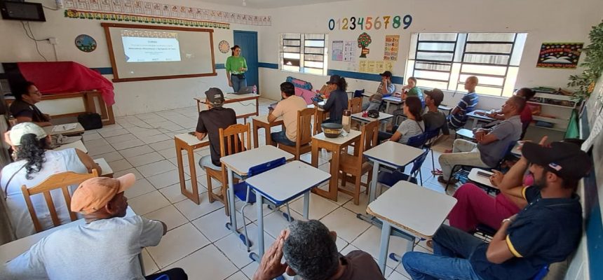 Agência de Desenvolvimento Sustentável do Amazonas (ADS), encerrou nesta quarta-feira (27), em Humaitá, mais um ciclo de capacitações focado em boas práticas de manejo para o fortalecimento da cadeia produtiva na região. Os treinamentos, iniciados no sábado (23), alcançaram 120 agricultores e pescadores do município (a 590 quilômetros de Manaus).