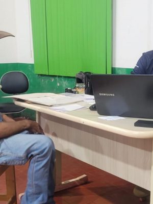 O Instituto de Desenvolvimento Agropecuário e Florestal Sustentável do Estado do Amazonas (Idam) realizou 437 atendimentos a agricultores familiares e produtores rurais durante mutirões de retificação do Cadastro Ambiental Rural (CAR) ocorridos nos municípios de Humaitá, Rio Preto da Eva, Itacoatiara e Canutama (distantes 590, 57, 176 e 616 quilômetros de Manaus, respectivamente). As ações resultaram em 298 registros renovados, até a semana passada, quando o calendário de atividades do ano foi encerrado.